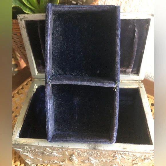 Ornate Silver-tone Heavy Cast Metal French Courtesan Scene Jewelry Box w/Velvet - Picture 14 of 16